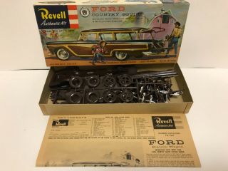 ULTRA RARE Vintage REVELL H - 1220:140 Ford Country Squire issue MIB 2