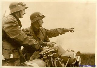Press Photo: Where Are We? Wehrmacht Kradmelder Check Map W/ Motorcycles; 1939