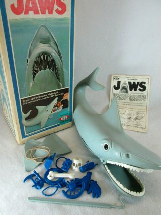 Vintage 1976 Ideal The Game Of Jaws Complete