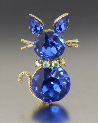 Vintage 50’s Gold Tone & Blue Crystal Glass Rhinestone Cat Brooch Pin