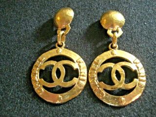 Rare Vintage 1993 Chanel Paris Gold Tone Cc Large Clip On Dangle Earrings