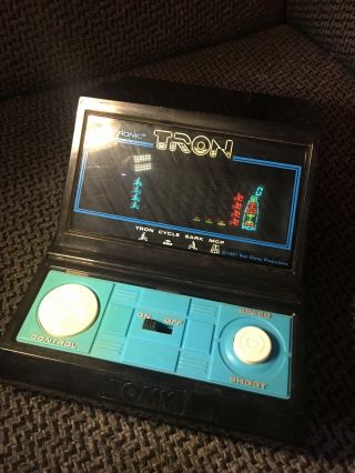 Vintage 1981 Tron Tomy Tomytronic Vfd Tabletop Electronic Handheld Video Game