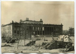 Wwii Large Size Press Photo: Berlin Museum Overview After The Battle,  May 1945