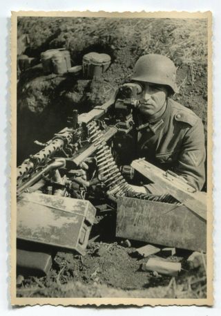 German Wwii Archive Photo: Wehrmacht Soldier In Trench With Mg 34 Machine Gun