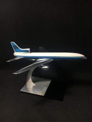 Vintage 1960s Lockheed L - 1011 Tristar Desktop Model Pacific Miniatures 1/100?