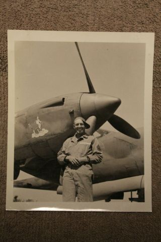 Ww2 Photograph Of A U.  S.  Aaf Ground Crew Member W/aircraft Nose Art