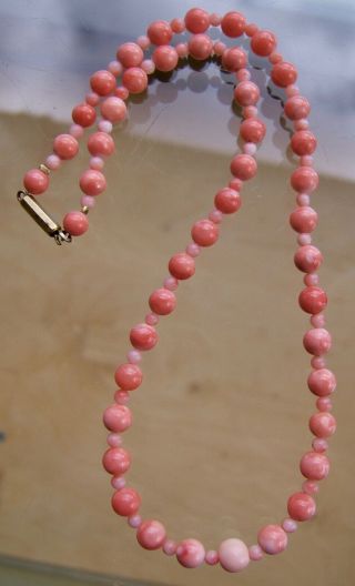 LOVELY VINTAGE REAL CARVED GRADUATED PINK CORAL BEAD NECKLACE 17g 2