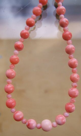 LOVELY VINTAGE REAL CARVED GRADUATED PINK CORAL BEAD NECKLACE 17g 3