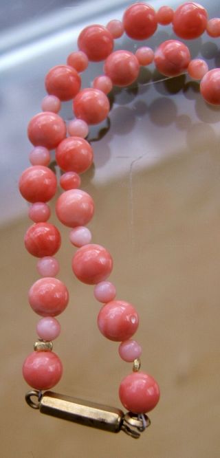 LOVELY VINTAGE REAL CARVED GRADUATED PINK CORAL BEAD NECKLACE 17g 7
