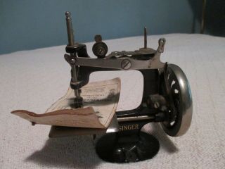 Rare Antique Vintage Singer Sewhandy 20 Toy Sewing Machine Small 1940 - 50