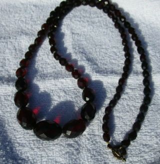 Vintage Art Deco Carved Faceted Cherry Amber Bead Bakelite Necklace 28