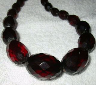 Vintage ART DECO Carved Faceted Cherry AMBER Bead BAKELITE NECKLACE 28 2