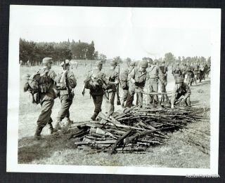 Ww2 German Prisoners Of 9th Us Army 83rd Division France 1944 Press Photo 9 X 7 "