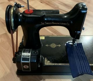 1948 Vintage Featherweight 221 - 1 Singer Sewing Machine Serial No Aj005166 Beauty