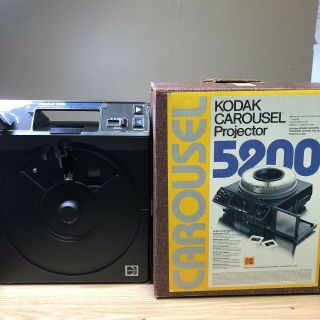 Vtg Kodak Carousel 5200 Slide Projector W/ Remote & 102 - 152mm Lens 140 Slide