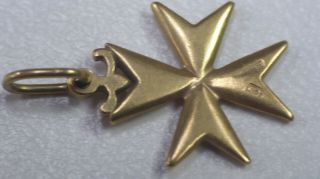 Vintage Charm Gold Metal Maltese Cross Pendant Italian - Stamped Roma 80 ?