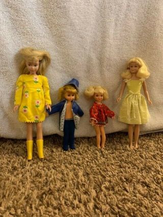Vintage Skipper Barbie Carrying case with dolls,  clothes and accessories 3
