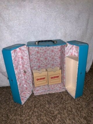 Vintage Skipper Barbie Carrying case with dolls,  clothes and accessories 4