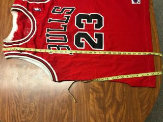 MENS VINTAGE AUTHENTIC CHAMPION MICHAEL JORDAN CHICAGO BULLS SEWN JERSEY SIZE 44 8