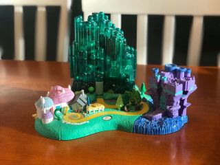 Vintage 2001 Wizard Of Oz Emerald City Miniature Polly Pocket Playset 10 Figures