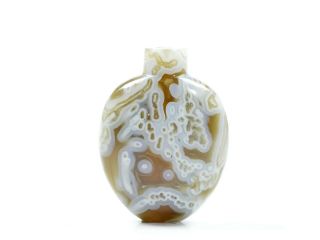 A Very Fine Chinese " Macaroni " Agate Snuff Bottle