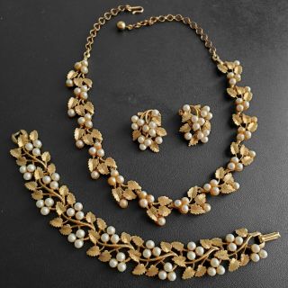 Signed Bsk Vintage Gold Tn Pearl Flower Leaf Necklace Bracelet Earrings Set S179