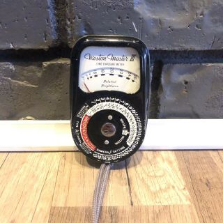 Beaulieu 2008S Camera with vintage leather case,  2 light meter 5