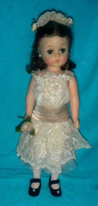 Madame Alexander Vintage Stunning Bridesmaid Lissy Doll/box