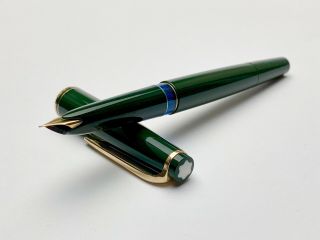 Vintage Montblanc No.  22 Fountain Pen In Dark Green Color