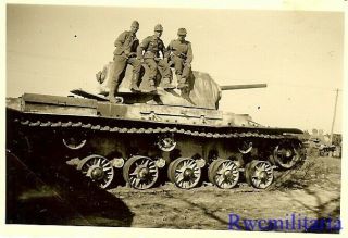 Trophy Pic Wehrmacht Soldiers Posed On Ko 