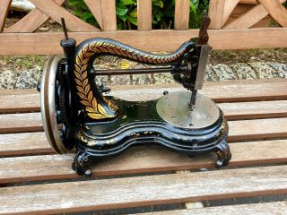 Antique 1886 Jones ' serpentine ' hand crank sewing machine 2
