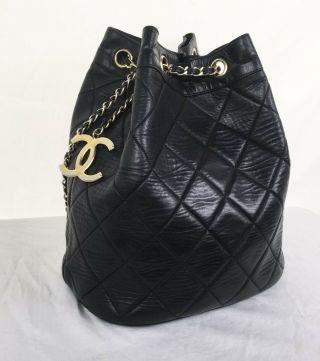 Auth Vintage Chanel Drawstring Bucket Bag W Cc Charm Distressed Lambskin Black