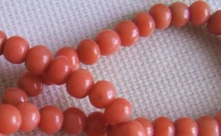 GORGEOUS ANTIQUE REAL CARVED CORAL BEAD FLAPPER LENGTH NECKLACE 25g 8