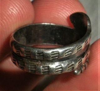 ANTIQUE c.  1930 NAVAJO COIN SILVER RING COILED SNAKE GREAT STAMPWORK vafo 3