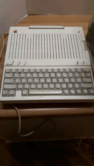 Vintage Apple IIc 2c Model A2S4100 Computer With Monitor And Stand 3