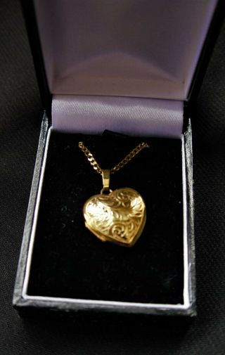 Boxed Vintage 375 9ct Gold Locket With 18 " Curb Chain
