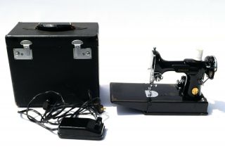 Vintage 1946 Singer 221 Featherweight Scroll Face Sewing Machine &