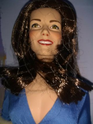 Collectable Doll Kate Middleton Royal Engagement Vinyl Portrait Doll 16 "