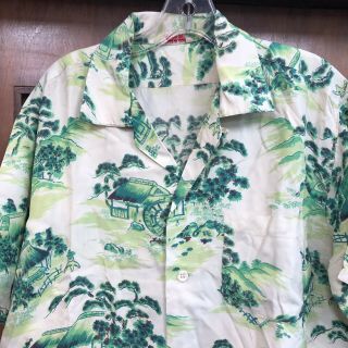Vintage 1950’s Asian Japan Pattern Rayon Loop Collar Hawaiian Shirt - Large