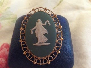 Stunning Vintage 9ct Gold Wedgwood Brooch Unusual Colour 10.  4 Grammes