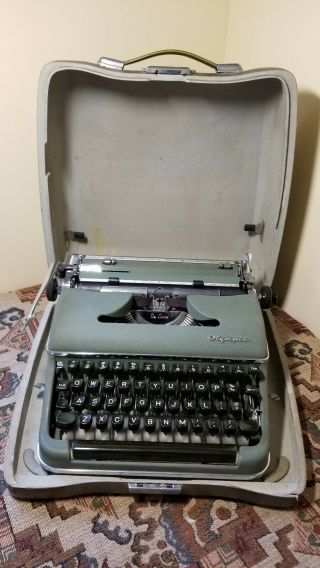 Vtg 1958 50s Olympia Sm4 De Luxe Typewriter Green W/ Streamline Case