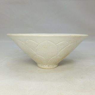 G363: Chinese Tea Bowl Of White Porcelain With Popular Lotus Leaf Pattern