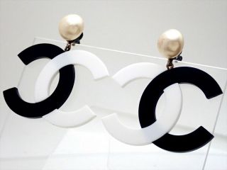 Authentic Vintage Chanel earrings black white CC logo faux pearl dangle ea2475 2