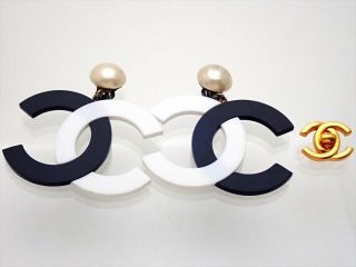 Authentic Vintage Chanel earrings black white CC logo faux pearl dangle ea2475 3