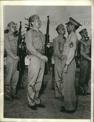 1942 Press Photo Pro Boxer Tommy Loughran Trains With His Platoon At Parris Isl.