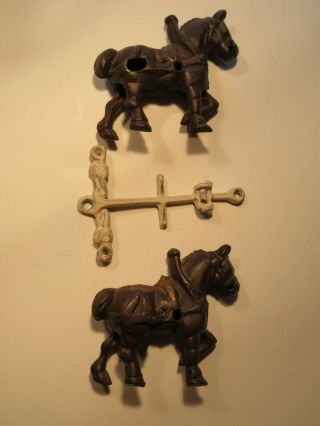 Vintage Cast Iron Horses And T Bar For Beer Wagon Team Parts
