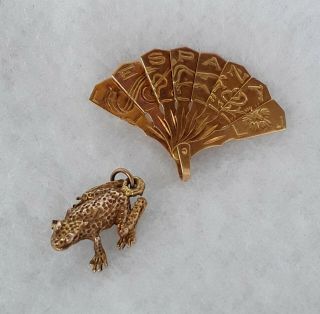 Vintage 18k Solid Yellow Gold Charm Espana Fan And 14k Gold Frog Charm