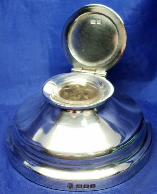 SMALL SOLID SILVER CAPSTAN INKWELL BY FRANK CLARKSON LONDON 1946 13 cm BASE DIA 4