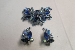 Vintage Signed Weiss Silver Tone W/ Blue Stones Brooch & Clip On Earrings Set