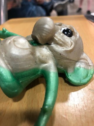 VINTAGE RUSS BERRIE JIGGLER SITTING FROG OILY RARE RUBBER MONSTER FIGURE 4